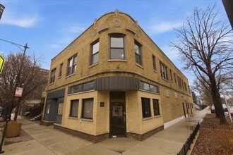 Building Photo - 2234 W Irving Park Rd
