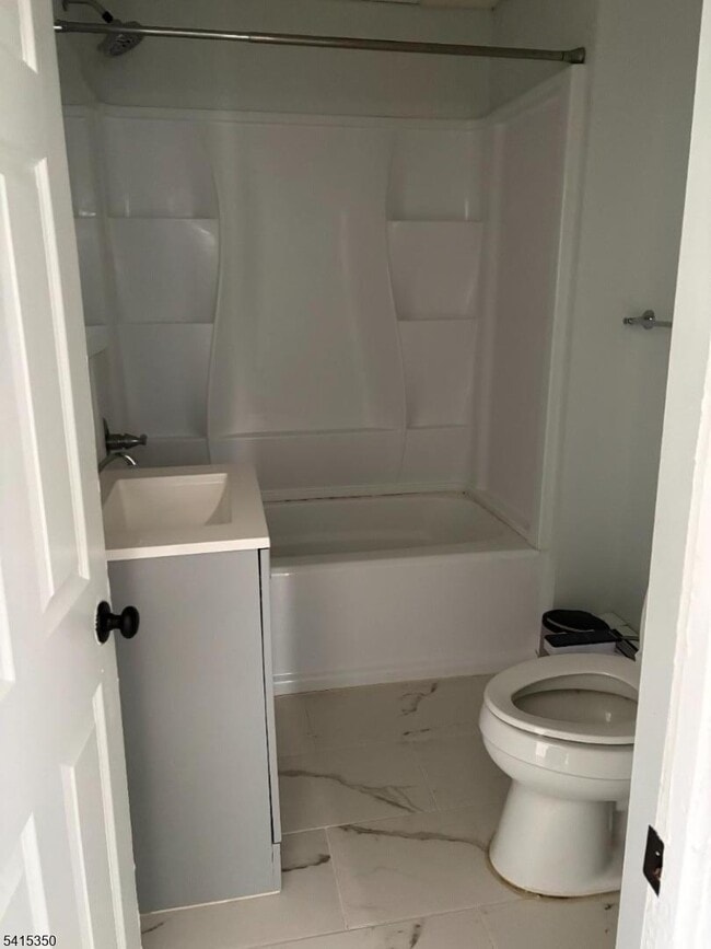 Foto del edificio - 130 Lincoln Ave