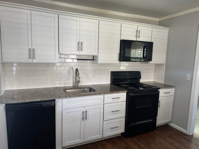 Building Photo - 600 Delray Dr