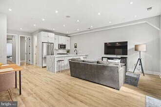 Building Photo - 725 Euclid St NW