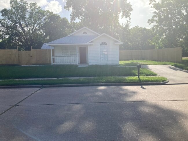 Building Photo - 5615 Duoto St