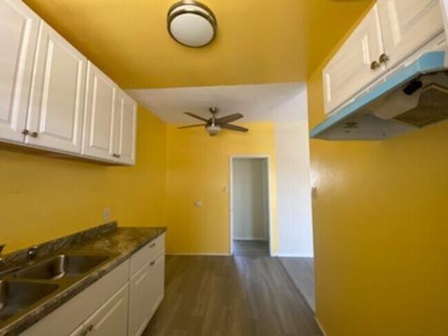 Building Photo - Jefferson Park Upper 1 Bedroom, 1 bath