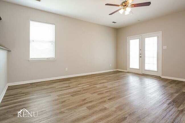 Foto del edificio - 6670 Charleston Dr