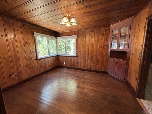 Building Photo - Unique 3-bedroom home plus bonus room & lo...