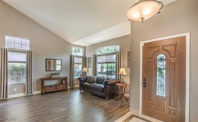Building Photo - 2021 Paradise Peak Dr