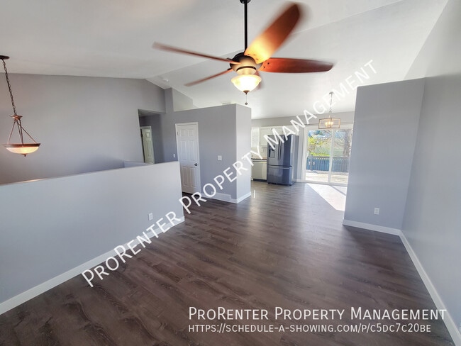 Foto del edificio - 4252 Midland Dr