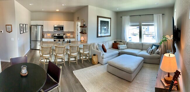 Foto del edificio - 713 Grissom Dr