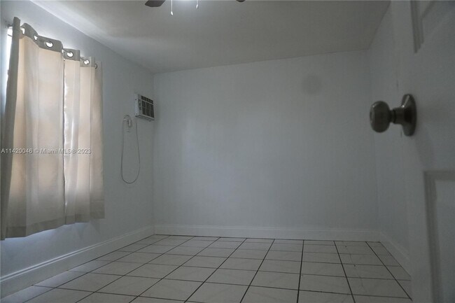 Foto del edificio - 2168 NW 28th St
