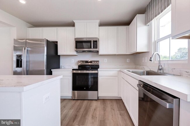 Building Photo - 110 Sophie St