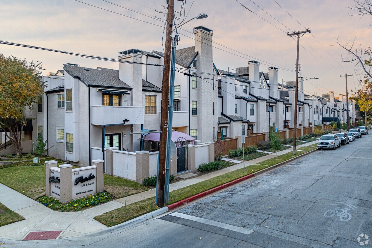 Primary Photo - The Parks on Travis