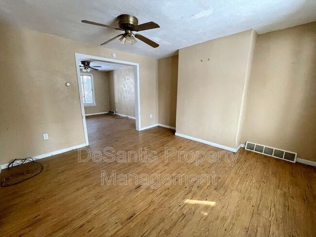 Building Photo - 3054 Glen Mawr St