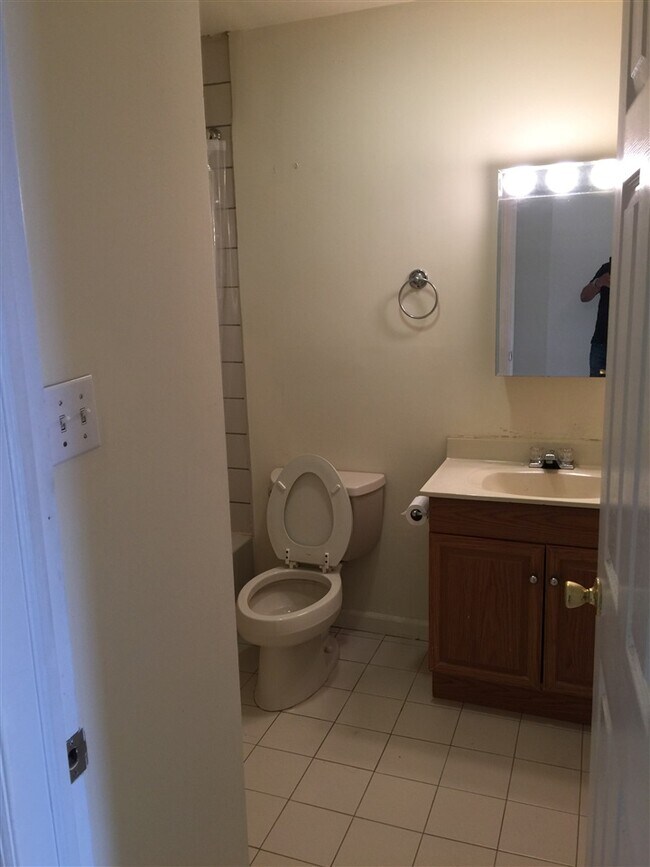 200 Paterson Plank Rd Unit 204, Union City, NJ 07087 Apartment for