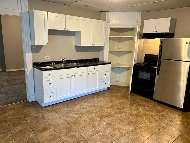 Kitchen- new cabinets and appliances - 939 Washington Ave