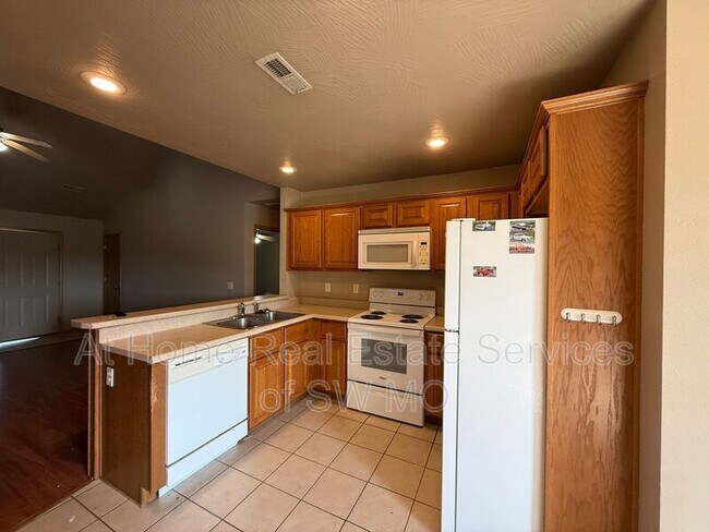 Building Photo - 661 S Landen