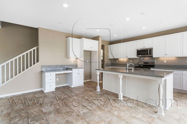 Building Photo - Dream Home With 4 Bed/3 Bath In Heritage L...