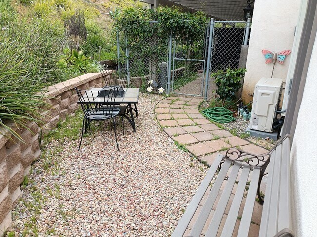 Foto del edificio - 1620-1624 York Dr