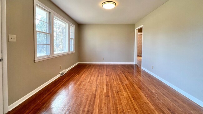 Foto del edificio - Coming Soon : 3BR+, 1 1/2BA house in Greenbrier