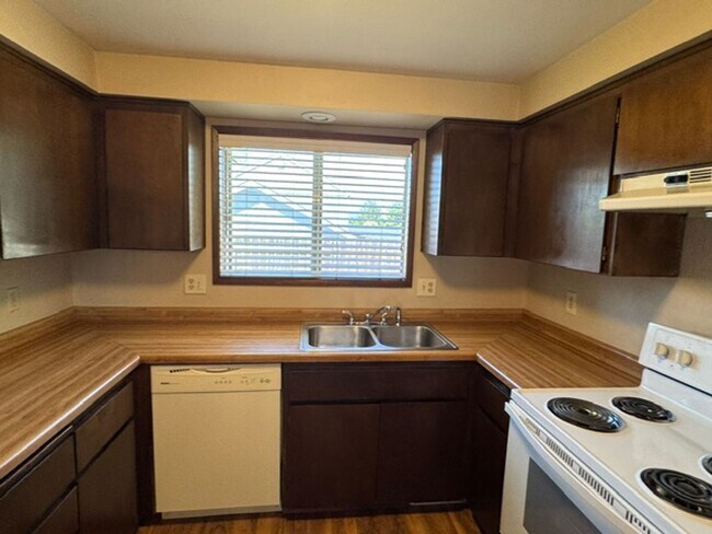 Building Photo - 2859 Cedar Links Dr