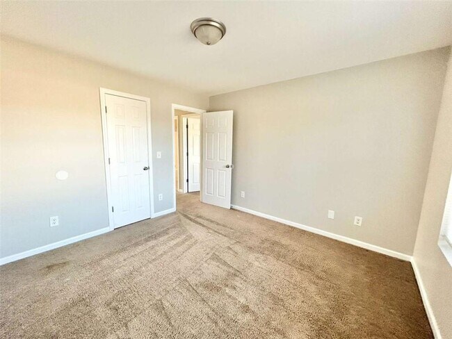 Foto del edificio - 829 Store House Ct