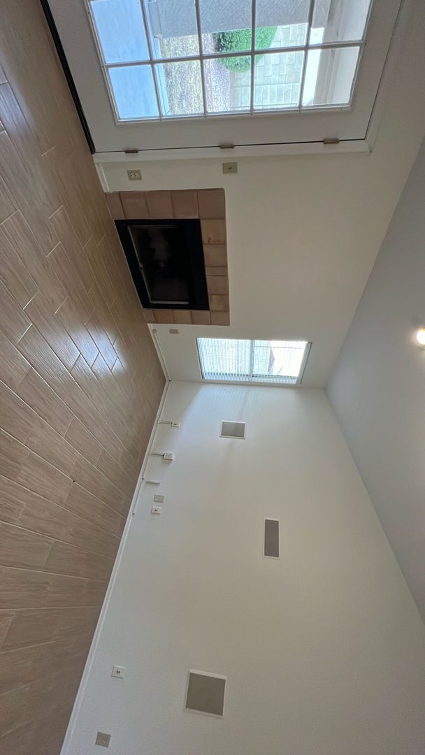 Building Photo - 1621 N Raven