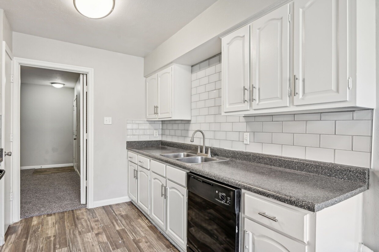 Forest Ridge Apartments Denton, TX- 1232 Kitchen - Forest Ridge Apartments