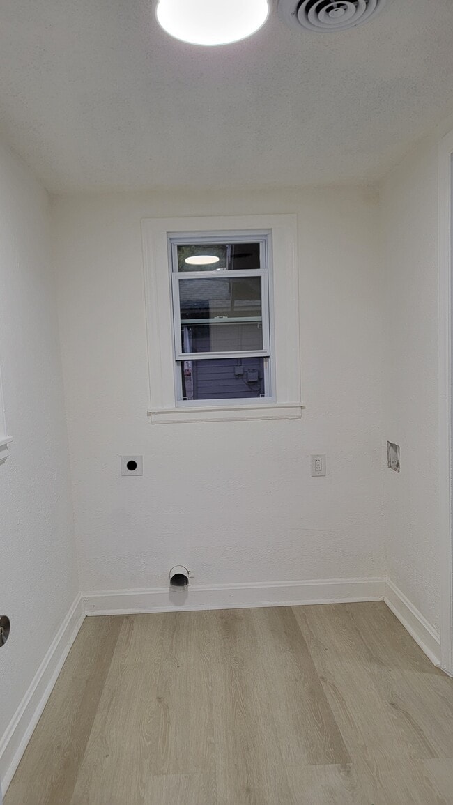 Building Photo - 6636 Tracy Ave