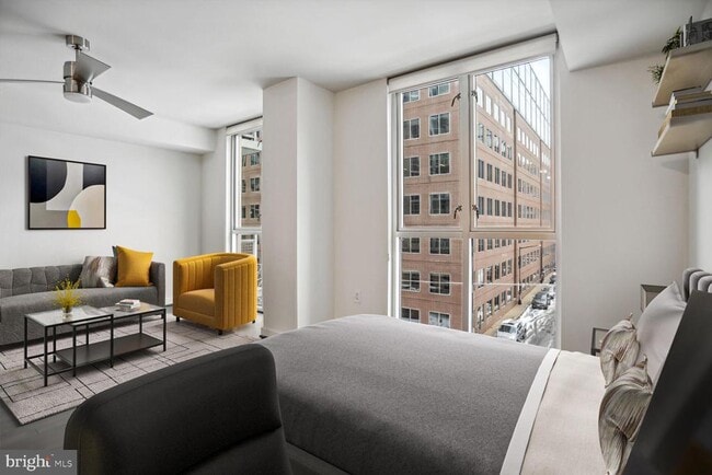 Building Photo - 1025 1st St SE