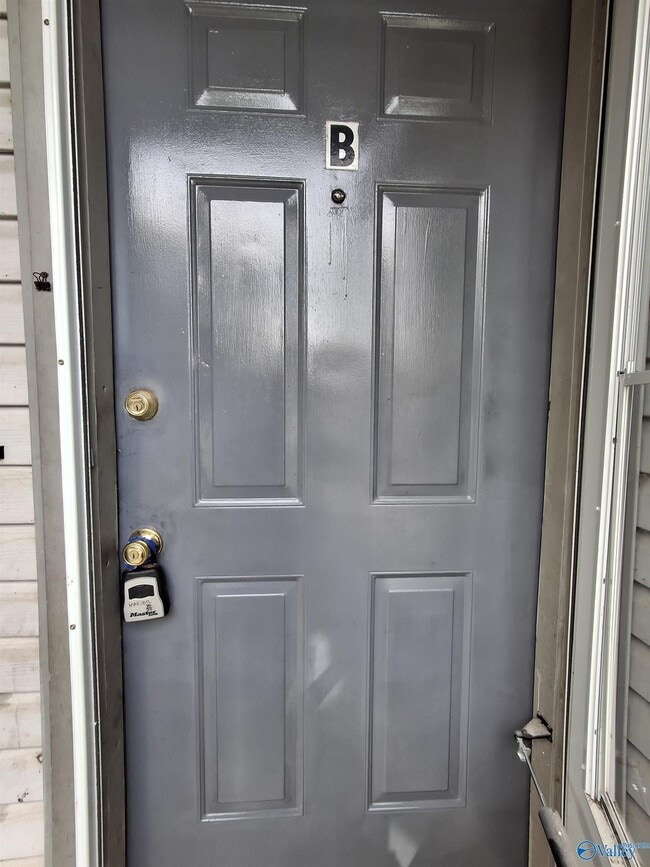 Building Photo - 6206 Friar Tuck Dr NW