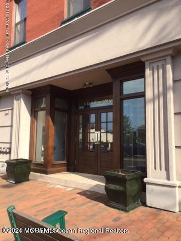 Building Photo - 8 E Front St