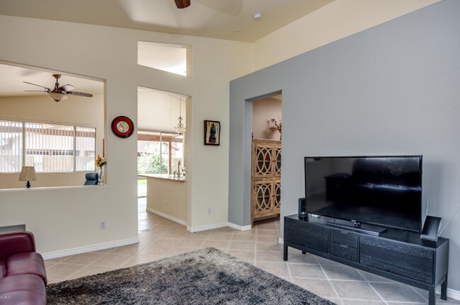 Foto del edificio - 6875 W Harrison St