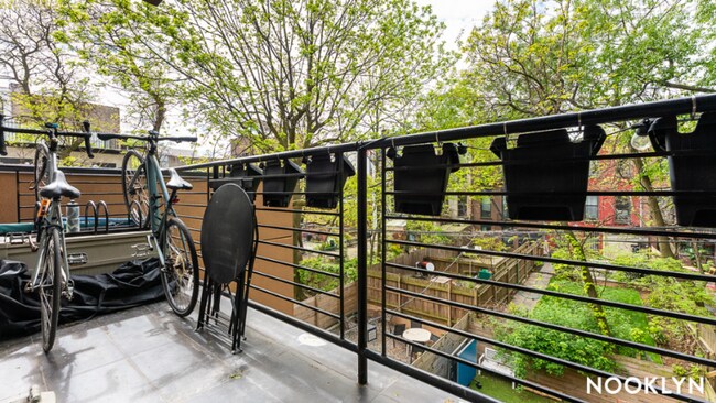 Foto del edificio - 1092 Dean St