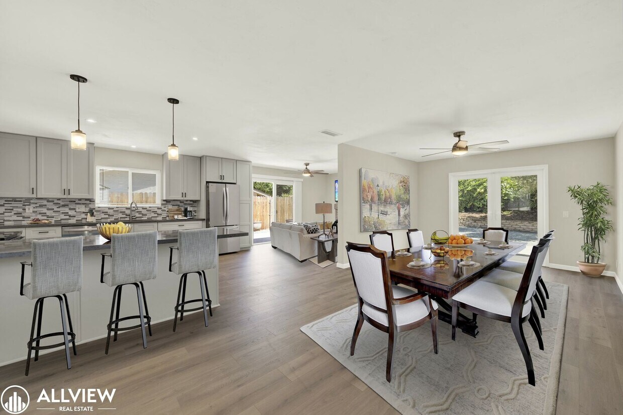 Foto principal - Newly Remodeled 4-Bedroom Gem with Spaciou...