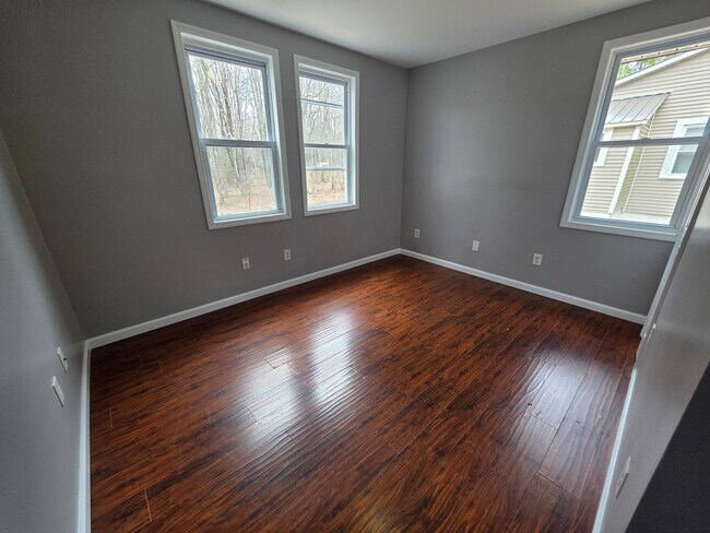 Foto del edificio - 2 Bed 1 Bath Apartment In Loch Sheldrake