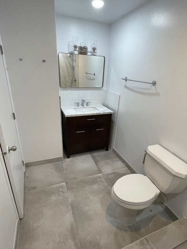 Vanity Area - 811 S Lytle St