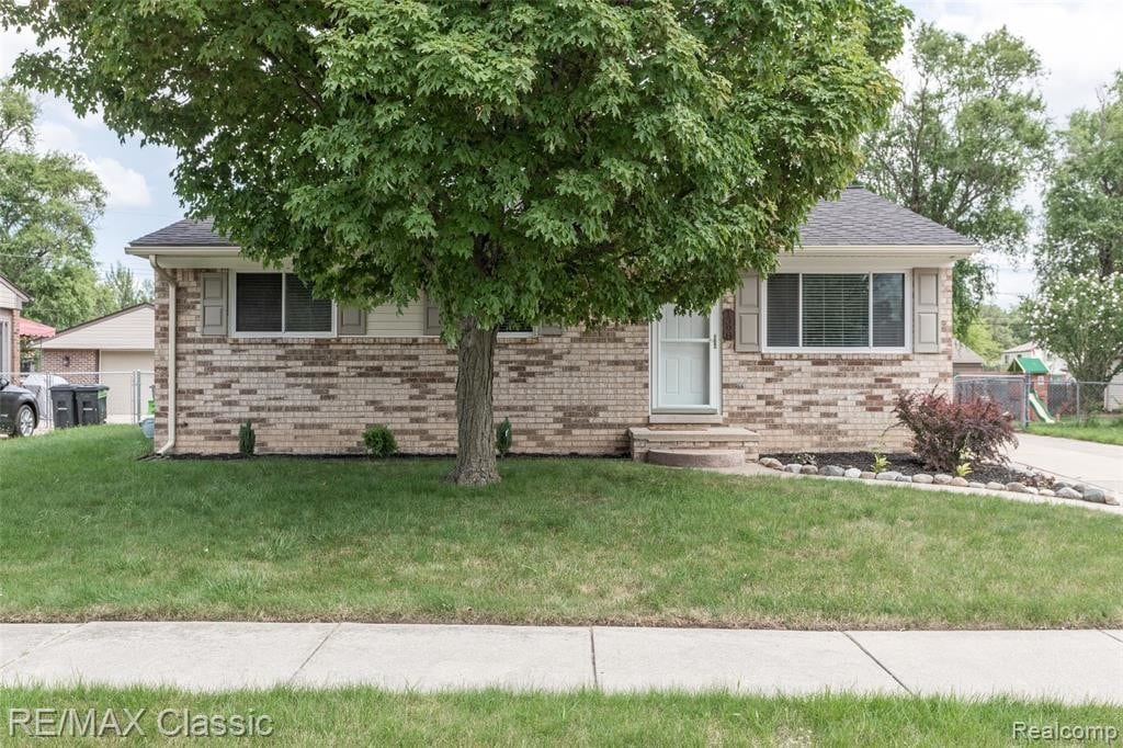 Primary Photo - 1398 Elmhurst St