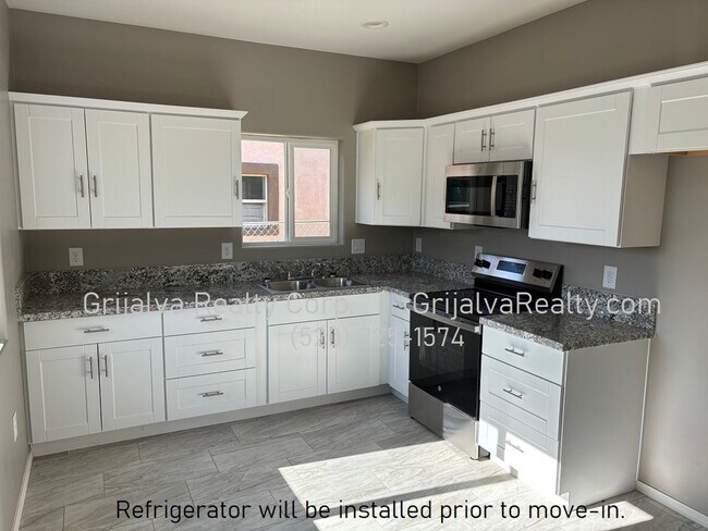 Building Photo - 2750 La Verne Ave N