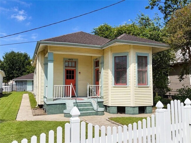 Foto del edificio - 442 Friscoville Ave