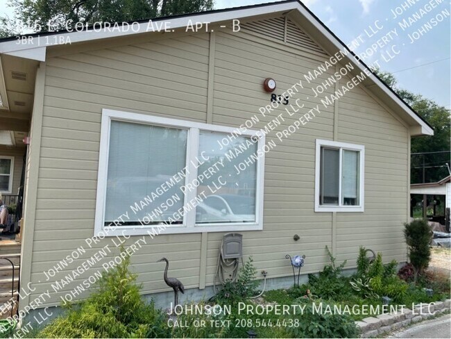 Building Photo - Large Nampa 3 bedroom with lots of privacy...
