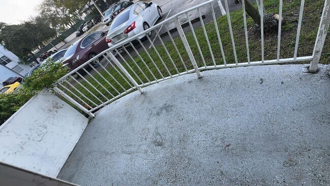 Foto del edificio - 486 NW 165th St