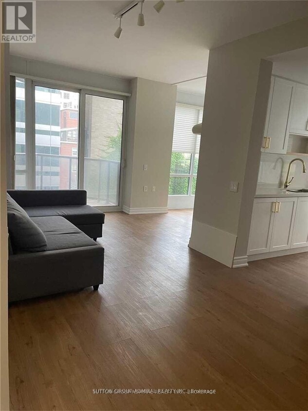 Primary Photo - 85 Bloor St E