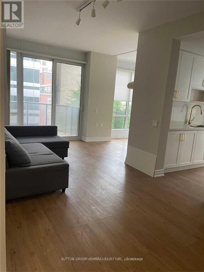 Building Photo - 85 Bloor St E