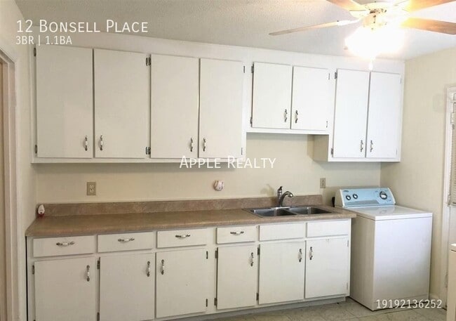 Building Photo - 12 Bonsell Pl