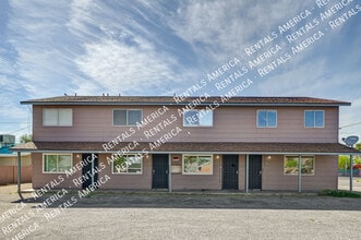 Building Photo - 3411 Center Dr