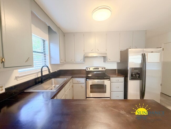 Building Photo - Beautifully Updated 3 Bedroom Home in Mary Esther, near Highway 98!