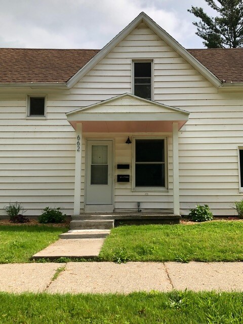 Building Photo - 662 Lamberton St NE