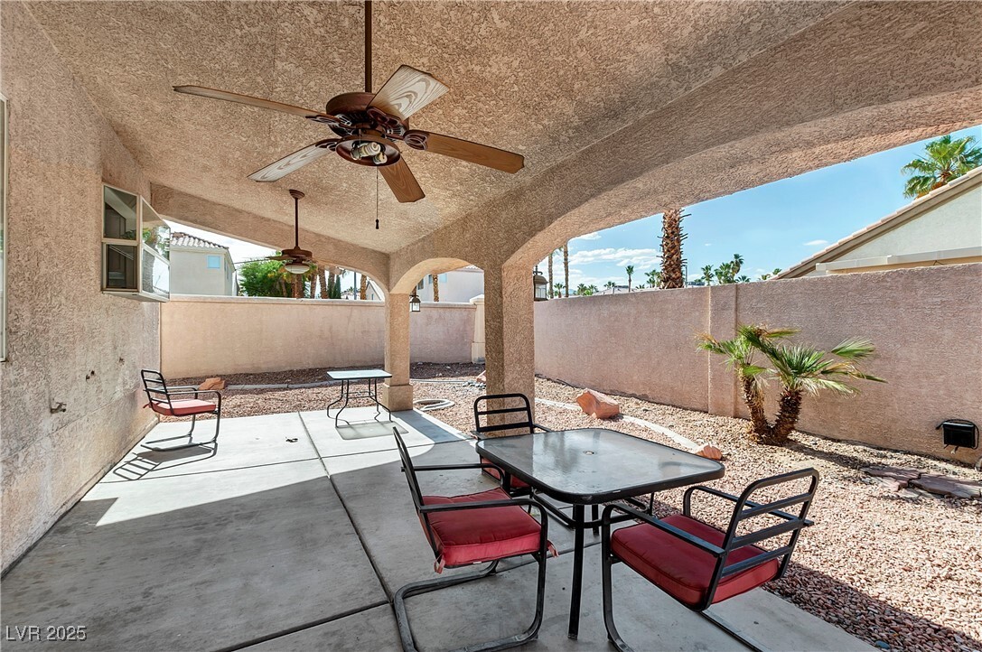 Foto del edificio - 9156 Sapphire Point Ave