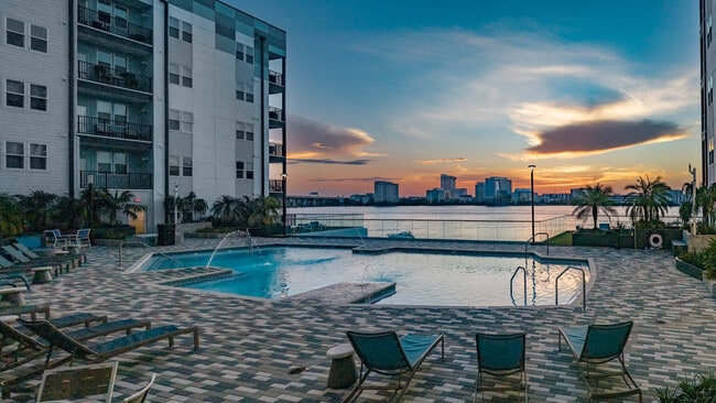Building Photo - EVO Riverfront