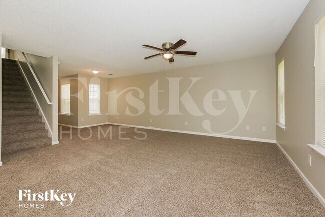Foto del edificio - 6221 Hickory Ln Cir