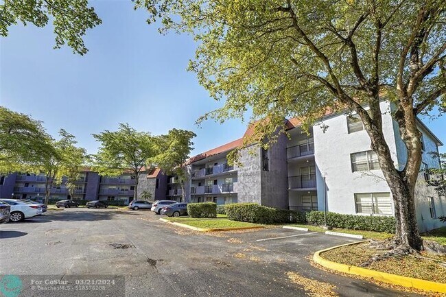 Building Photo - 8450 Lagos De Campo Blvd