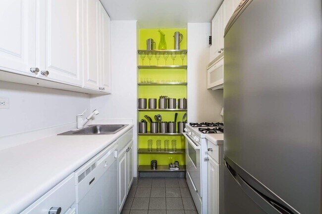 Foto del edificio - 310 E 46th St